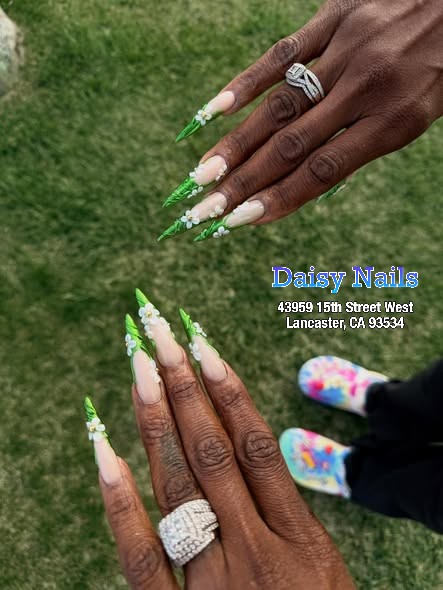 Daisy Nails